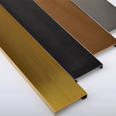 Aluminum corner skirting profile