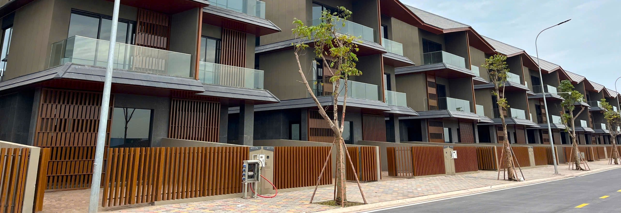 The application of extruded aluminum in fencing products