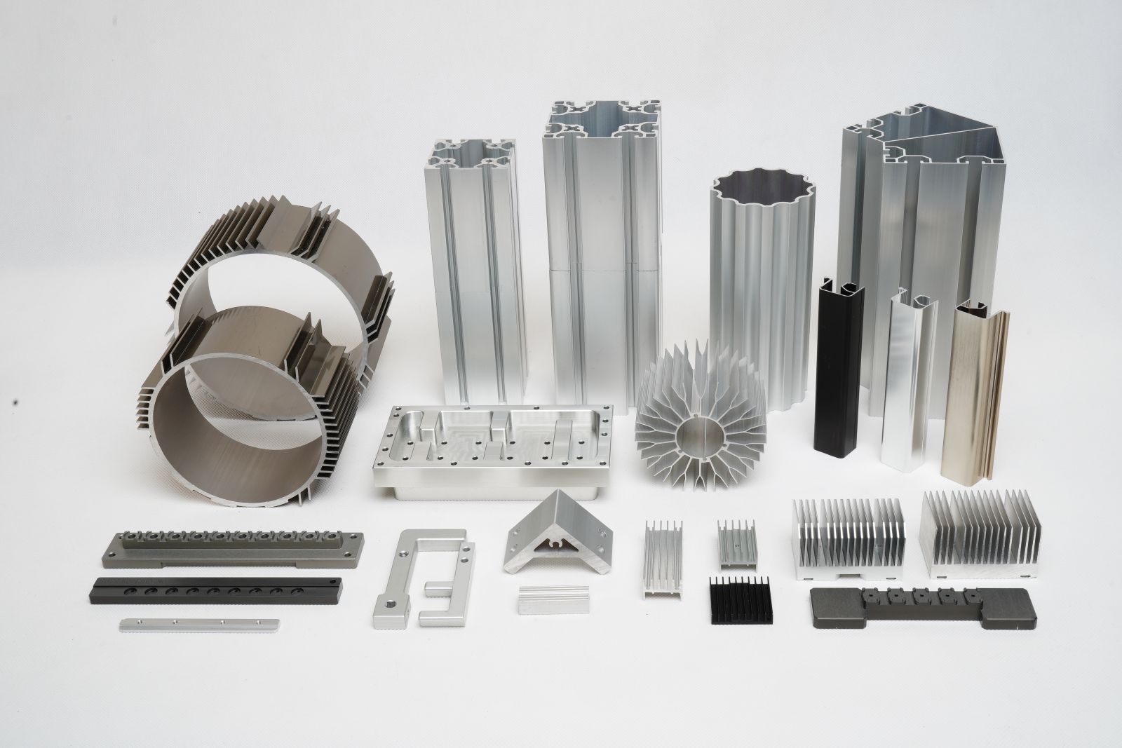 Aluminum profile for the industrial field