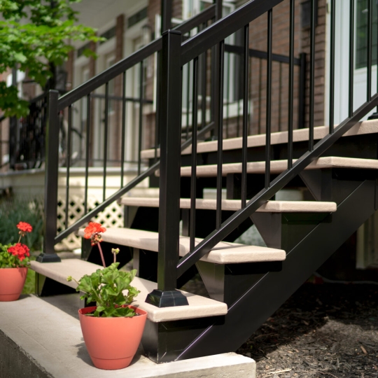 Aluminium stair handrail