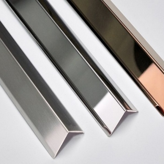 Decorative skirting strip